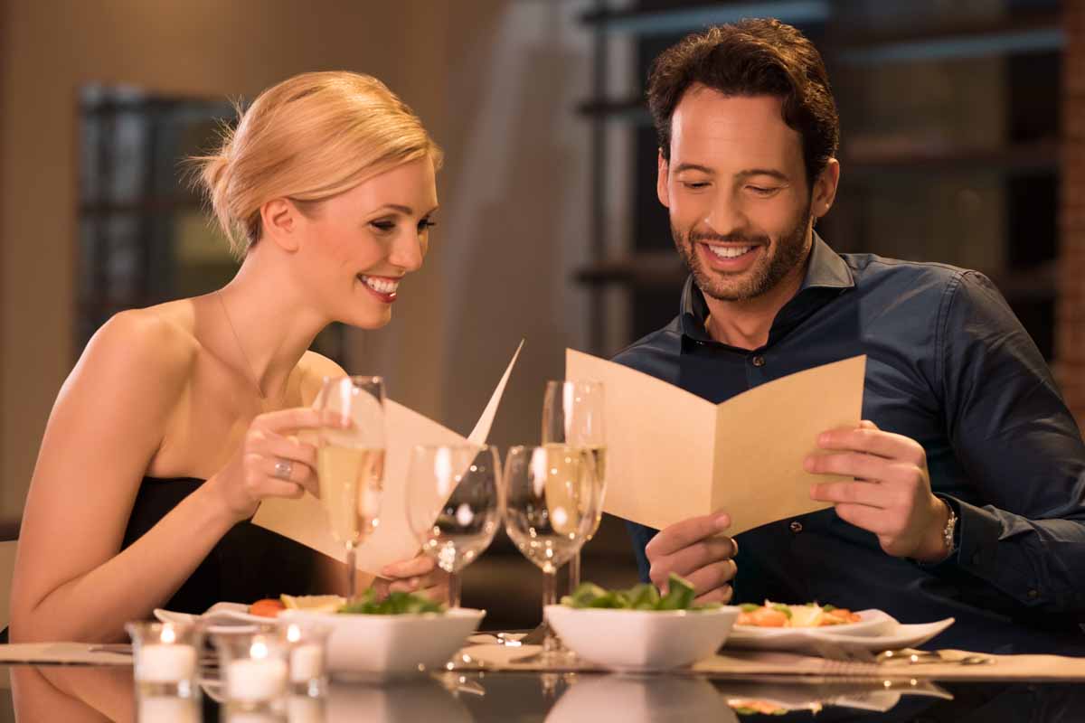 結婚記念日に旦那さまが喜ぶプレゼント45選！年代別おすすめも紹介