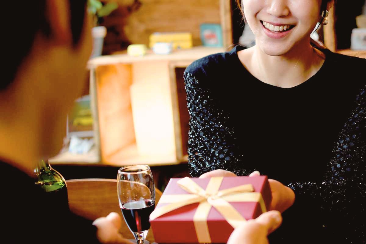 女性に喜ばれる3万円のプレゼント45選！特別感のあるブランド小物から美容家電まで