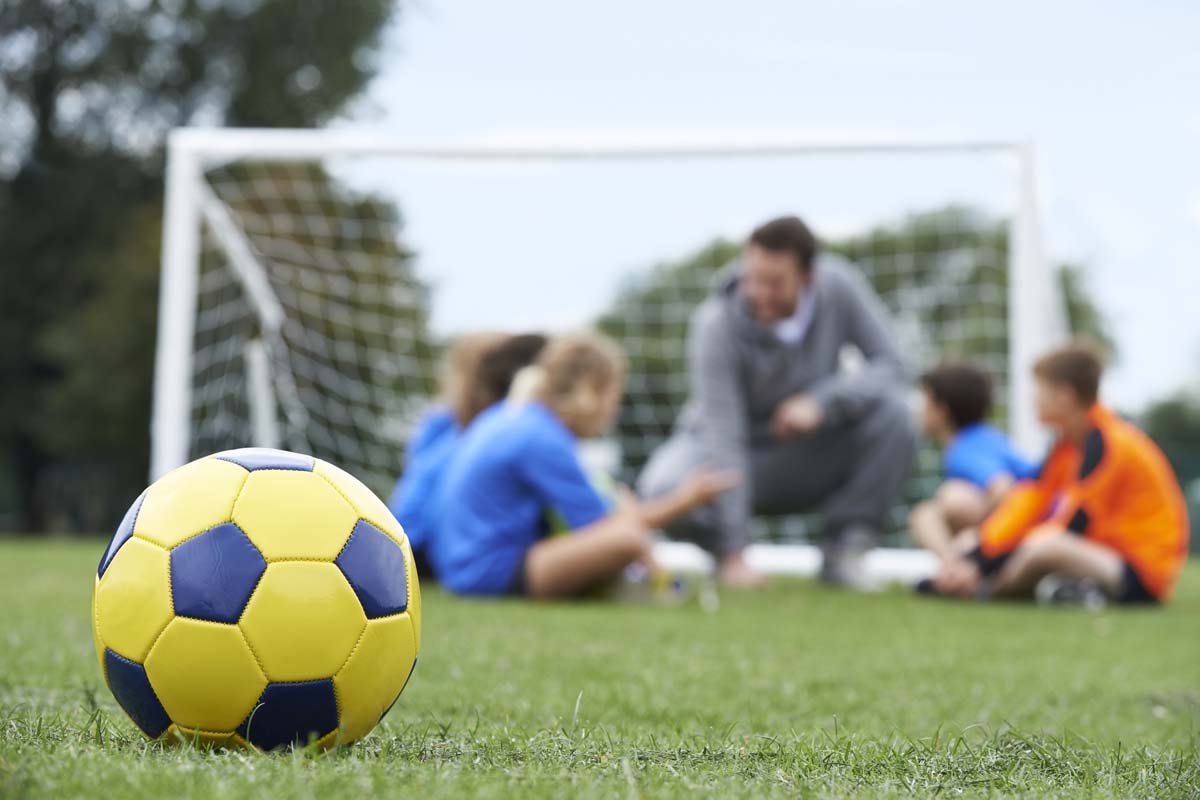 サッカーコーチへのプレゼント40選！卒団・退任のお礼に喜ばれる実用ギフトを厳選