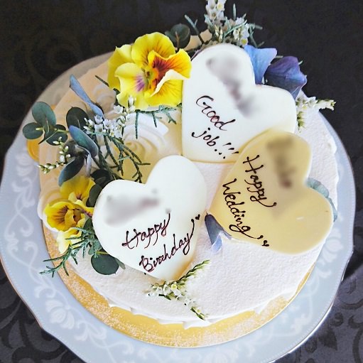 3人の友人に 結婚 退職 誕生日のお祝いケーキ